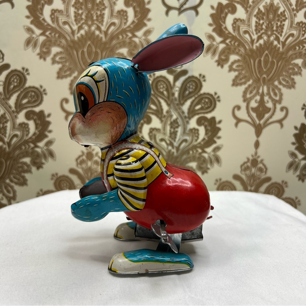 Vintage 1950's SY Japan Tin Litho Wind-Up Hopping Rabbit Toy – WORKS!